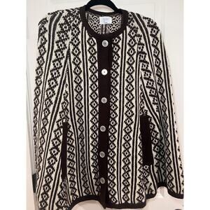 1970S BROWN & IVORY KNIT CAPE, One size Sears Brown And Cream